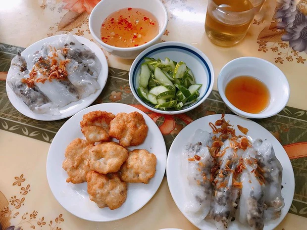 Bánh cuốn chả mực (Quảng Ninh)

