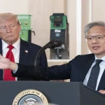 CEO Nvidia Jensen Huang và cựu Tổng thống Donald Trump trao đổi về rủi ro an toàn AI