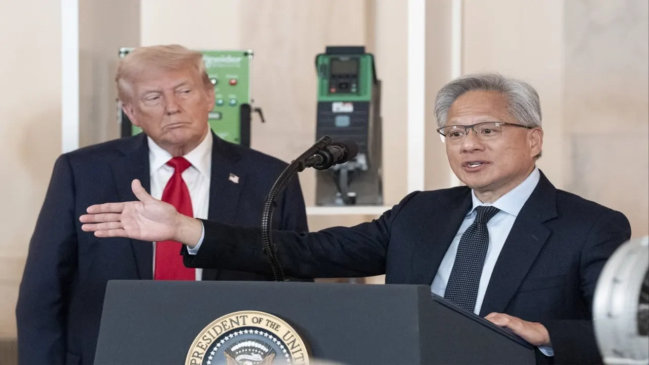 Jensen Huang trao đổi qua điện thoại cùng Donald Trump tại hội nghị All-In Summit