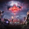 : Key art Kỳ Tích Trở Lại có nữ chiến binh tóc trắng bên phải, chiến binh cầm vũ khí bên trái và lâu đài đỏ lơ lửng ở giữa.